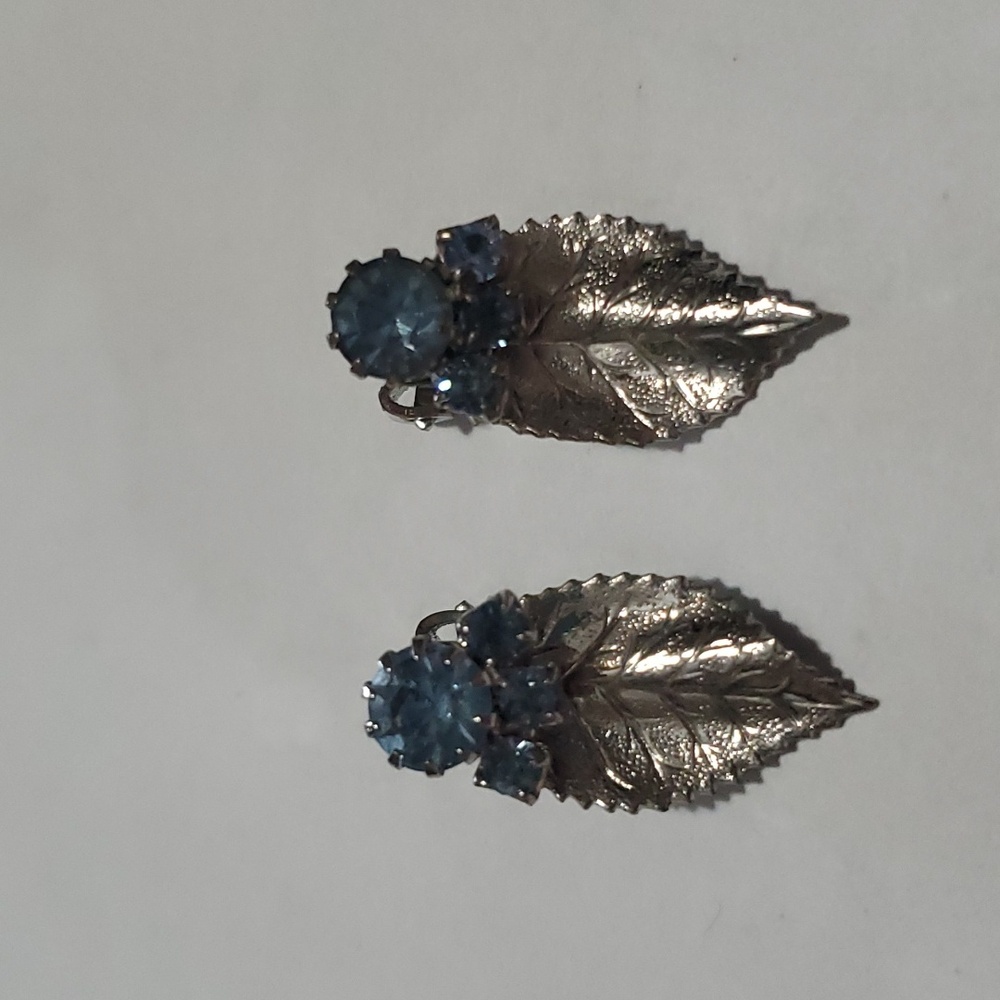 Blue stone leaf clip on earrings